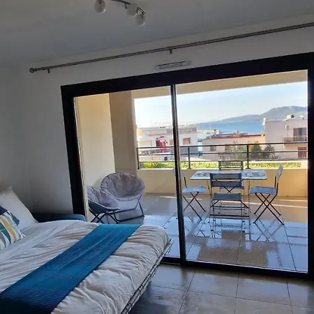 T2 Fronte Di Mare De Standing En Bord De Et Du Centre Du Village De * Propriano (Corsica)