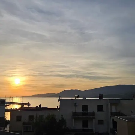 T2 Fronte Di Mare De Standing En Bord De Et Du Centre Du Village De * Propriano (Corsica)