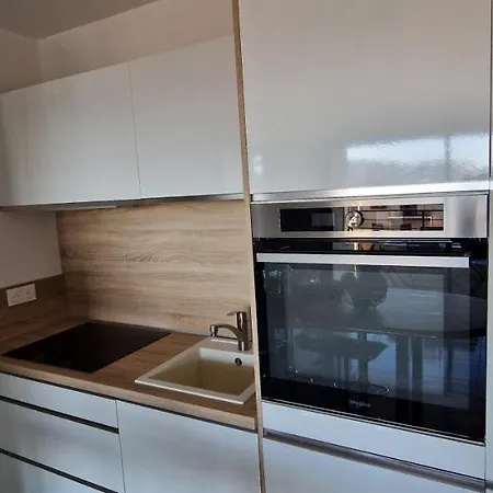 T2 Fronte Di Mare De Standing En Bord De Et Du Centre Du Village De * Propriano (Corsica)