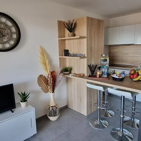 T2 Fronte Di Mare De Standing En Bord De Et Du Centre Du Village De *