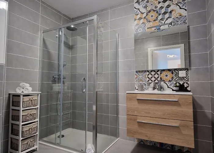 T2 Fronte Di Mare De Standing En Bord De Et Du Centre Du Village De דירה