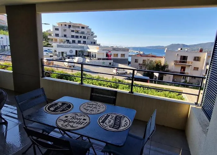 T2 Fronte Di Mare De Standing En Bord De Et Du Centre Du Village De *