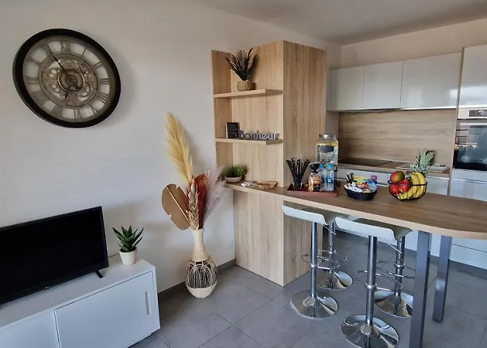 T2 Fronte Di Mare De Standing En Bord De Et Du Centre Du Village De *