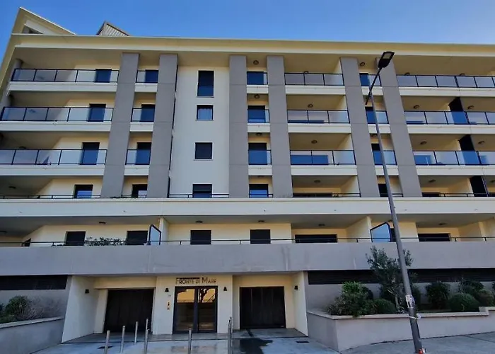 T2 Fronte Di Mare De Standing En Bord De Et Du Centre Du Village De דירה