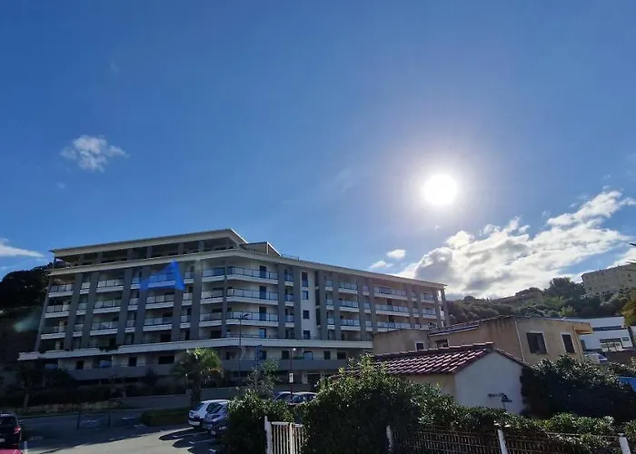 Apartment T2 Fronte Di Mare De Standing En Bord De Et Du Centre Du Village De *